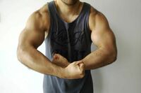 「どんな悩みも筋トレで解決!」噂のマッチョ社長“Testosterone”の正体とは