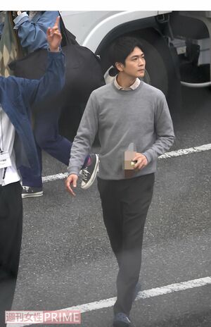 10月、ドラマ『いちばんすきな花』の撮影に向かう松下洸平