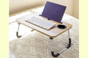 ドリンクホルダー＆タブレット立て付き折りたたみテーブル/880円