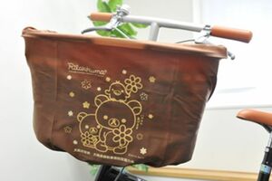 大阪府警が配布するひったくりカバー（府警提供）