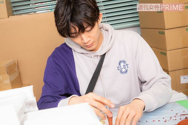 こちらが、僕が曲の中でイメージした長妻怜央。いつになく（？）、真剣な表情　撮影／矢島泰輔