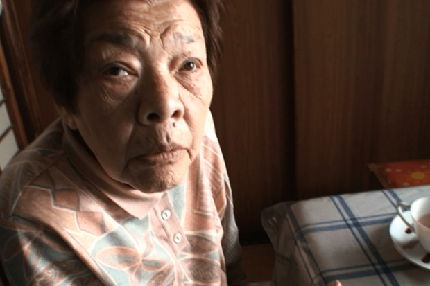 認知症の母と寄り添う父の日常を記録したドキュメンタリーを撮影