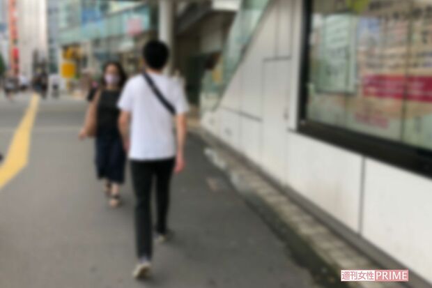 7月上旬。体当たりされ、頭にきたAさんは男を追いかけ撮影したという