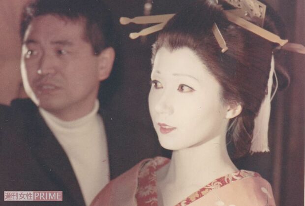 結婚した2年後に公開された『心中天網島』（1969年）は初日から大入り満員！　この作品の大ヒットによって岩下と篠田監督（写真左）が設立した独立プロの基盤が作られた　（c）表現社