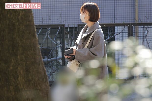 12月25日、自宅近所の公園に娘を連れて現れた篠田麻里子