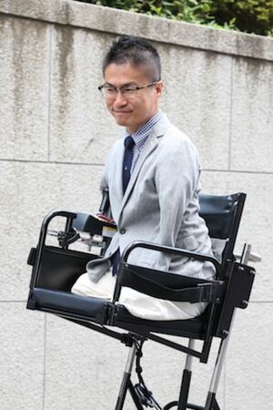 '14年8月、『ALSアイスバケツチャレンジ』に参加した乙武氏。