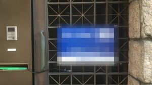 玄関には“FORRENT”の掲示があった