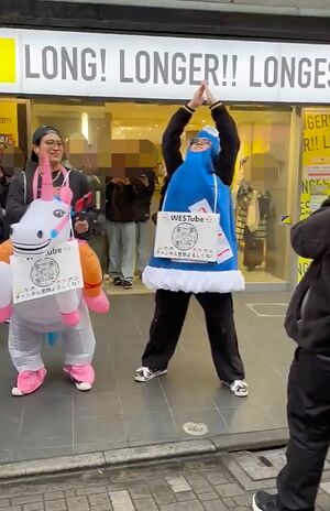 原宿でYouTubeの撮影を行うWEST.桐山照史と神山智洋（Xより）