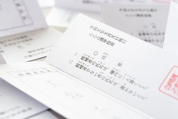 投票所での出口調査をはじめ、情報を入念に分析することで「当確」の速報が打たれている