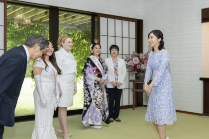 6月には『全米さくらの女王』ともご懇談。通訳は介さずに、英語で会話をされた