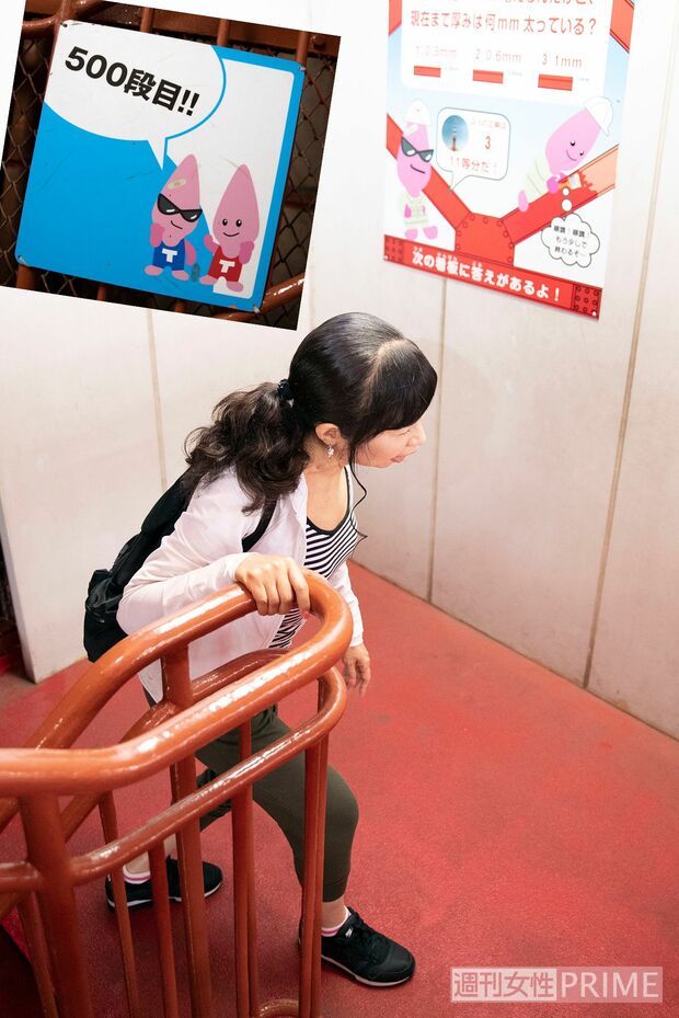 【500段】いよいよデッキ付近へ。ノッポンの応援が支えだ……　撮影／北村史成