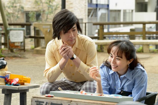 2番目の妻となる眞知子にぞっこんの不二夫　(c)NHK