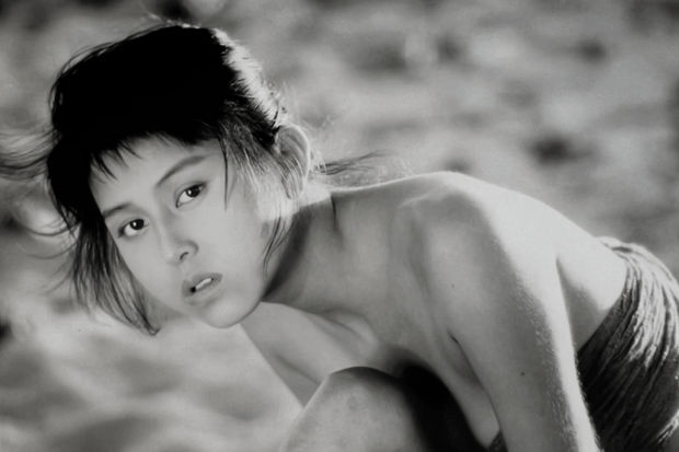 事務所のスカウトがあり全国デビュー。芸能界は憧れというよりも「自分が自立して生きていくための一番の近道だった」と当時を語る