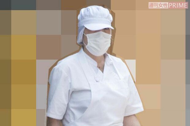 勤務先の洋菓子店から出る小室佳代さん