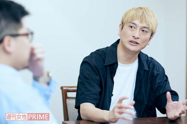 澤井直人と対談するJP