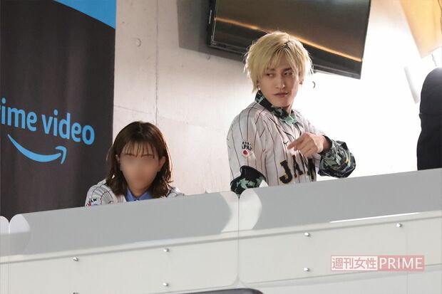 3月16日、WBCイタリア戦でファンサするEXIT・兼近大樹