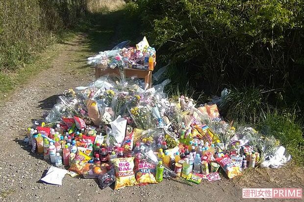 《京都小6男児遺体遺棄事件》4月13日に安達結希さんの遺体が発見され、9日後にはこんなにも多くの献花が供えられた