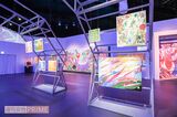 会場には、色鮮やかな作品があふれんばかりに並んでいる　撮影／高梨俊浩