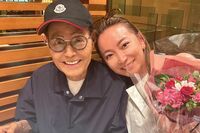 加藤茶&綾菜夫妻、おしどりプチ温泉旅行で「富士山が見える絶景風呂」へ! 夜は“ほろ酔いサプライズ”