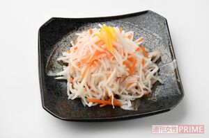 お刺身やお造りはなますがルーツ。もともとは生肉を細かく刻んで酢であえていたが、室町時代以降、魚肉を酢であえて食べるようになった