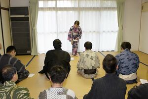 浴衣パーティーが始まる前に、男性向けに必勝法をレクチャー