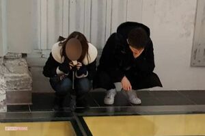 '20年2月、ベルギーの美術館で女性とデートをするウエンツ瑛士