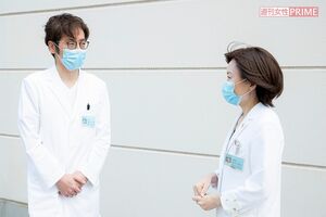 身体と心の両面で乳がんの患者を支える乳腺外科部長の重川さんと大沢さん　撮影／伊藤和幸