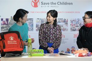 5月7日、紀子さまと一緒にセーブザチルドレンの公務に参加された佳子さま。色違いの青色をお召しになっている