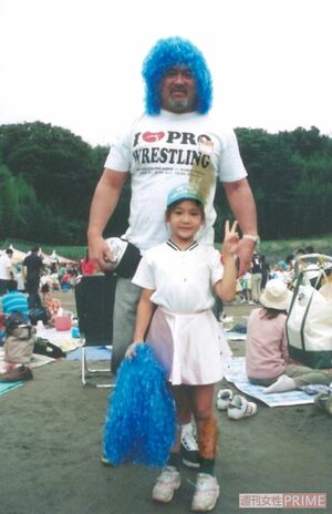 父と娘の微笑ましいツーショット