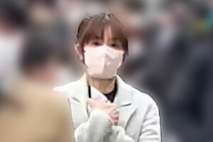 2月19日、早稲田大学の入試を終えてキャンパスから出てきた小倉優子('23年2月)