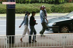 2004年4月、ハワイから帰国した木村拓哉と工藤静香。週刊女性のカメラに…