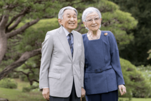 美智子さまが骨折される前に撮影されたお誕生日写真（宮内庁提供）