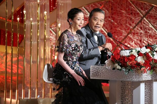  授賞式での西田敏行と宮沢りえ