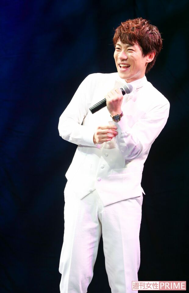 公演では、『さよならだよ、ミスター』のフルバージョンほか、新曲『笑顔をあつめて』など全5曲を披露。途中、歌詞が飛んでしまうハプニングに見舞われるも「今日はスペシャルライブだから、こういうのもありにしよう！（笑）」　撮影／吉岡竜紀