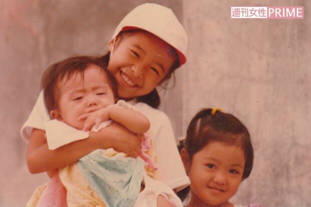 1歳。9歳上、3歳上の姉と。ピアノ、習字、公文などなんでも姉たちと同じことをした