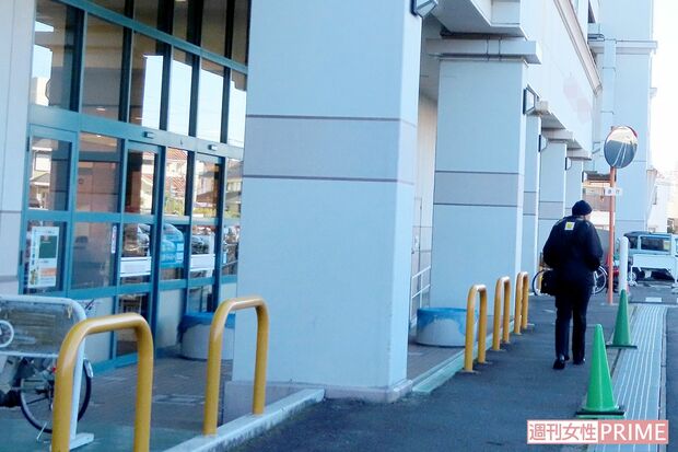 カップ麺を万引きしたスーパーマーケットは客も多く