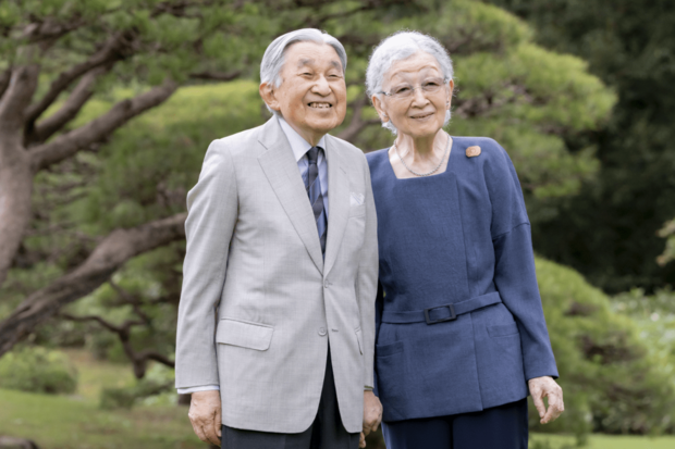 美智子さまが骨折される前に撮影されたお誕生日写真(宮内庁提供)