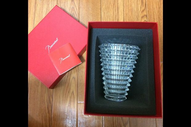 キラキラしたバカラが大好きだったが、グラスも花びんもメルカリで手放した