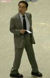 2003年、成田空港で大勢のジャニーズJr.を引率していたジャニー喜多川さん