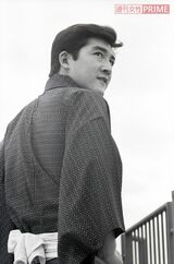 『仁義なき戦い』シリーズがヒットしたころの松方弘樹さん。『週刊女性』では32歳とは思えない貫禄あるグラビアを披露　撮影／『週刊女性』写真班