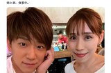 7月9日、姉の“みきママ”こと藤原美樹氏とのツーショットを公開したNEWSの小山慶一郎（本人のツイッターより）
