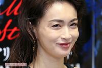 長谷川京子の“大胆露出”私服にネットは賛否両論 森高千里、渡辺美奈代らアラフィフ世代に“ミニスカ”ブ…