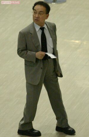 2003年、成田空港で大勢のジャニーズJr.を引率していたジャニー喜多川さん