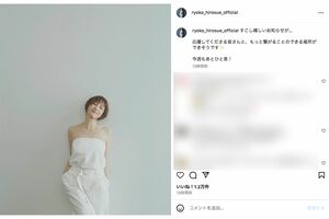 大胆な肩出しスタイルに上下白の衣装を着用した広末涼子（本人インスタグラムより）