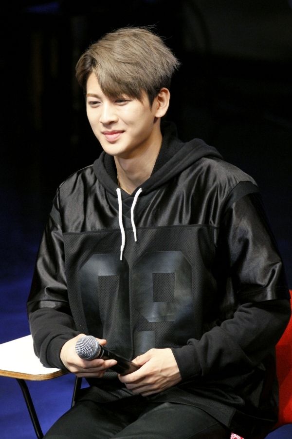 “情熱”男　ユニョン/YUN HYEONG（20）