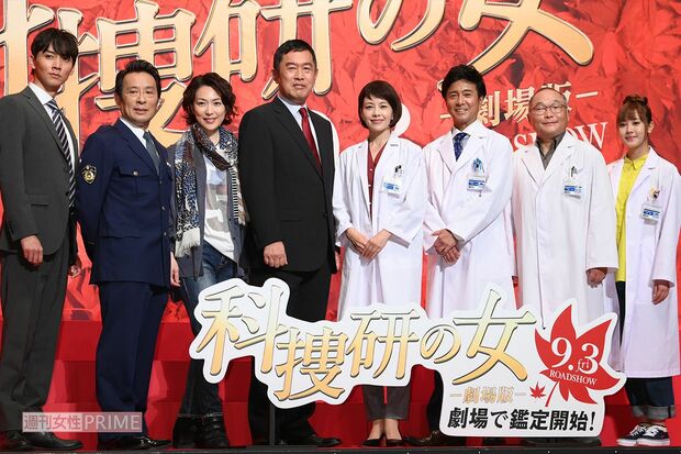 『科捜研の女』初の映画版は2021年9月3日に公開。役衣装で舞台挨拶に登場したキャスト