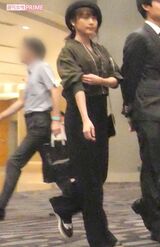 有村は座長としてスタッフやほかの出演者たちのテーブルをていねいに挨拶して回っていた