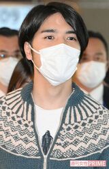 NY行きの便に乗ろうとする小室圭さんの胸元にはダース・ベイダーが（'21年11月）