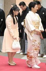 令和初の大相撲観戦に訪れた雅子さま（'20年1月）。「縁起のよい扇柄は力士たちを励ますかのよう。グラデーションカラーがステキです」（日置千弓さん）