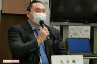 白鵬のトークショーにエプロン姿で親方がパンを販売「コロナ時代の大相撲」興行のしぶとさ